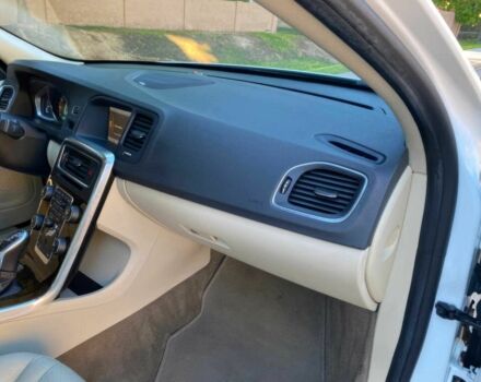 Белый Вольво С60, объемом двигателя 2 л и пробегом 80 тыс. км за 7500 $, фото 10 на Automoto.ua