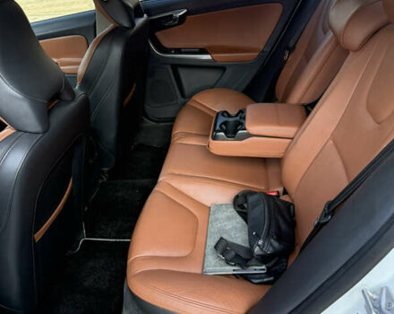 Белый Вольво С60, объемом двигателя 1.97 л и пробегом 176 тыс. км за 13500 $, фото 11 на Automoto.ua