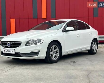 Белый Вольво С60, объемом двигателя 1.98 л и пробегом 215 тыс. км за 12690 $, фото 3 на Automoto.ua