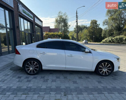 Белый Вольво С60, объемом двигателя 1.97 л и пробегом 176 тыс. км за 13500 $, фото 3 на Automoto.ua