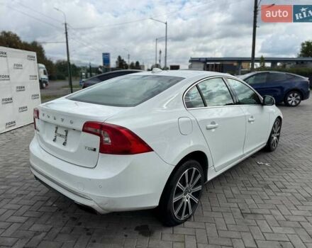 Белый Вольво С60, объемом двигателя 2.52 л и пробегом 118 тыс. км за 8900 $, фото 4 на Automoto.ua