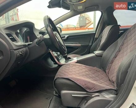 Белый Вольво С60, объемом двигателя 1.98 л и пробегом 215 тыс. км за 12690 $, фото 10 на Automoto.ua