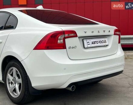Белый Вольво С60, объемом двигателя 1.98 л и пробегом 215 тыс. км за 12690 $, фото 5 на Automoto.ua