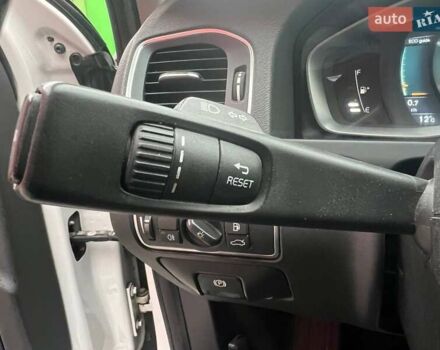 Белый Вольво С60, объемом двигателя 1.98 л и пробегом 215 тыс. км за 12690 $, фото 18 на Automoto.ua