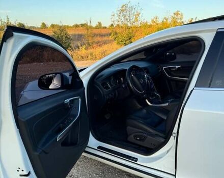 Белый Вольво С60, объемом двигателя 2 л и пробегом 162 тыс. км за 14500 $, фото 4 на Automoto.ua