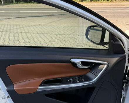 Белый Вольво С60, объемом двигателя 1.97 л и пробегом 176 тыс. км за 13500 $, фото 14 на Automoto.ua