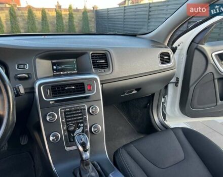 Білий Вольво С60, об'ємом двигуна 2 л та пробігом 190 тис. км за 13990 $, фото 33 на Automoto.ua