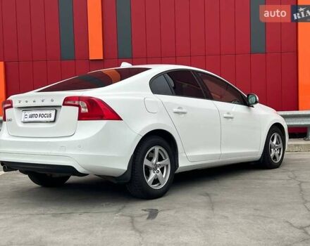 Белый Вольво С60, объемом двигателя 1.98 л и пробегом 215 тыс. км за 12690 $, фото 7 на Automoto.ua