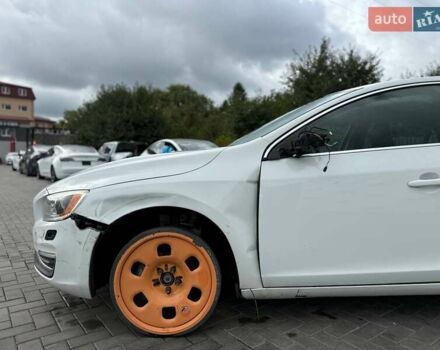 Белый Вольво С60, объемом двигателя 2.52 л и пробегом 118 тыс. км за 8900 $, фото 3 на Automoto.ua