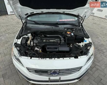 Белый Вольво С60, объемом двигателя 2.52 л и пробегом 118 тыс. км за 8900 $, фото 2 на Automoto.ua