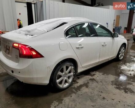 Белый Вольво С60, объемом двигателя 2.5 л и пробегом 120 тыс. км за 2900 $, фото 2 на Automoto.ua