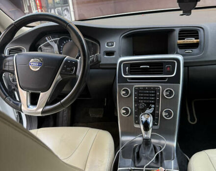 Белый Вольво С60, объемом двигателя 2 л и пробегом 211 тыс. км за 12100 $, фото 9 на Automoto.ua