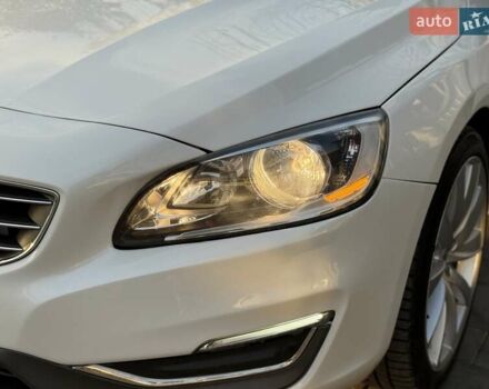 Белый Вольво С60, объемом двигателя 1.97 л и пробегом 158 тыс. км за 15500 $, фото 4 на Automoto.ua