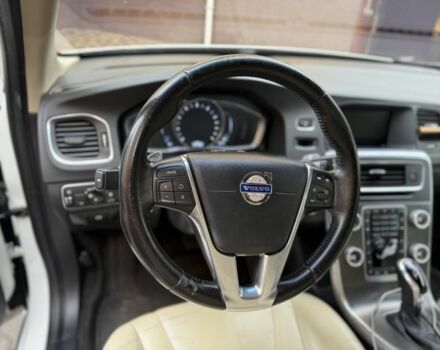 Белый Вольво С60, объемом двигателя 2 л и пробегом 211 тыс. км за 12100 $, фото 16 на Automoto.ua