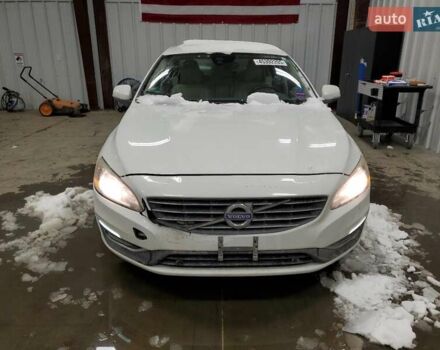 Белый Вольво С60, объемом двигателя 2.5 л и пробегом 120 тыс. км за 2900 $, фото 4 на Automoto.ua