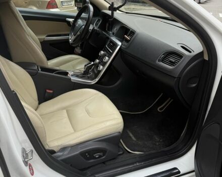 Белый Вольво С60, объемом двигателя 2 л и пробегом 211 тыс. км за 12100 $, фото 4 на Automoto.ua