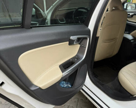 Белый Вольво С60, объемом двигателя 2 л и пробегом 211 тыс. км за 12100 $, фото 19 на Automoto.ua