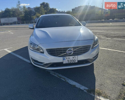 Вольво С60 2016 в Киеве на Automoto.ua Белый Вольво С60, объемом двигателя 1.97 л и пробегом 156 тыс. км за 14500 $, фото 13 на Automoto.ua