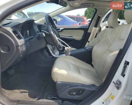 Белый Вольво С60, объемом двигателя 2 л и пробегом 56 тыс. км за 3000 $, фото 6 на Automoto.ua