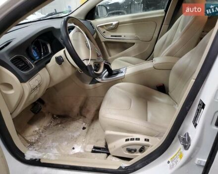 Белый Вольво С60, объемом двигателя 2.5 л и пробегом 120 тыс. км за 2900 $, фото 6 на Automoto.ua