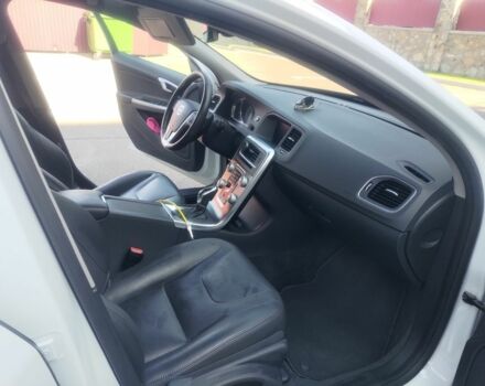 Білий Вольво С60, об'ємом двигуна 2 л та пробігом 133 тис. км за 11500 $, фото 6 на Automoto.ua