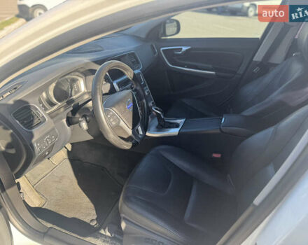 Вольво С60 2016 в Киеве на Automoto.ua Белый Вольво С60, объемом двигателя 1.97 л и пробегом 156 тыс. км за 14500 $, фото 14 на Automoto.ua