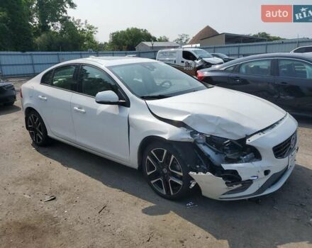 Белый Вольво С60, объемом двигателя 2 л и пробегом 56 тыс. км за 3000 $, фото 3 на Automoto.ua