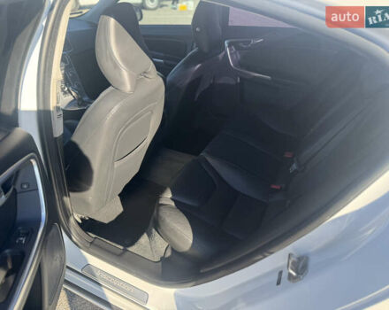 Вольво С60 2016 в Киеве на Automoto.ua Белый Вольво С60, объемом двигателя 1.97 л и пробегом 156 тыс. км за 14500 $, фото 15 на Automoto.ua