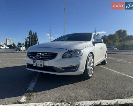 Вольво С60 2016 в Киеве на Automoto.ua Белый Вольво С60, объемом двигателя 1.97 л и пробегом 156 тыс. км за 14500 $, фото 1 на Automoto.ua