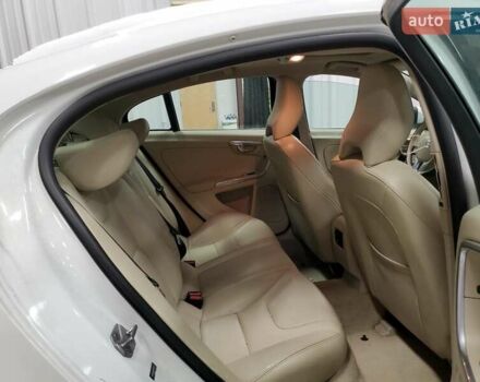 Белый Вольво С60, объемом двигателя 2.5 л и пробегом 120 тыс. км за 2900 $, фото 9 на Automoto.ua