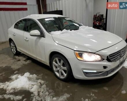 Белый Вольво С60, объемом двигателя 2.5 л и пробегом 120 тыс. км за 2900 $, фото 3 на Automoto.ua