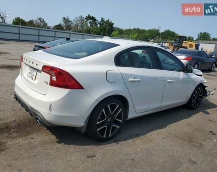 Белый Вольво С60, объемом двигателя 2 л и пробегом 56 тыс. км за 3000 $, фото 2 на Automoto.ua