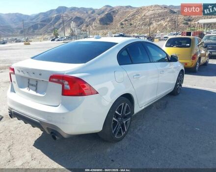 Белый Вольво С60, объемом двигателя 2 л и пробегом 147 тыс. км за 8400 $, фото 3 на Automoto.ua