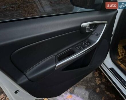 Белый Вольво С60, объемом двигателя 2 л и пробегом 180 тыс. км за 16999 $, фото 15 на Automoto.ua