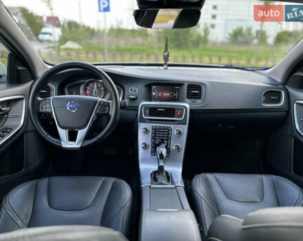 Белый Вольво С60, объемом двигателя 2 л и пробегом 237 тыс. км за 12700 $, фото 13 на Automoto.ua