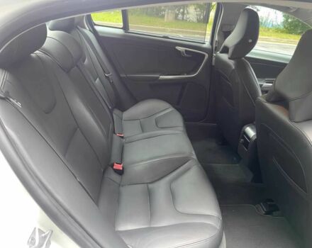 Белый Вольво С60, объемом двигателя 2 л и пробегом 31 тыс. км за 10200 $, фото 8 на Automoto.ua