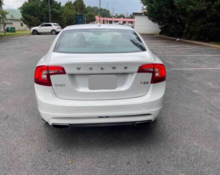 Белый Вольво С60, объемом двигателя 2 л и пробегом 39 тыс. км за 1250 $, фото 4 на Automoto.ua