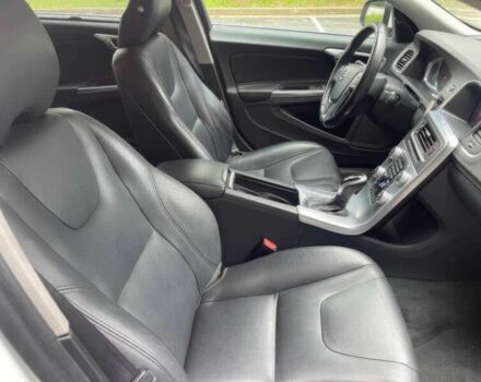 Белый Вольво С60, объемом двигателя 2 л и пробегом 39 тыс. км за 1250 $, фото 6 на Automoto.ua