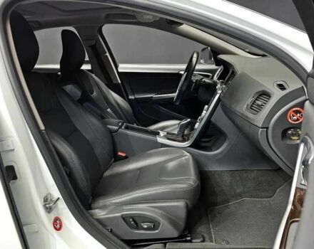 Білий Вольво С60, об'ємом двигуна 2 л та пробігом 110 тис. км за 14000 $, фото 5 на Automoto.ua