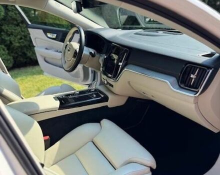 Вольво С60 2020 в Киеве на Automoto.ua Белый Вольво С60, объемом двигателя 1.97 л и пробегом 102 тыс. км за 30900 $, фото 30 на Automoto.ua