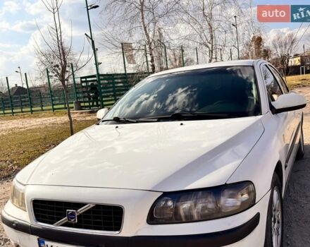 Белый Вольво С60, объемом двигателя 2.4 л и пробегом 314 тыс. км за 3500 $, фото 1 на Automoto.ua