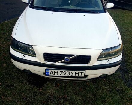 Белый Вольво С60, объемом двигателя 2.4 л и пробегом 300 тыс. км за 3800 $, фото 1 на Automoto.ua