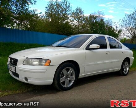 Белый Вольво С60, объемом двигателя 2.5 л и пробегом 260 тыс. км за 5500 $, фото 1 на Automoto.ua