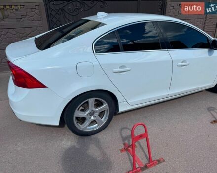 Белый Вольво С60, объемом двигателя 2.52 л и пробегом 250 тыс. км за 9250 $, фото 1 на Automoto.ua