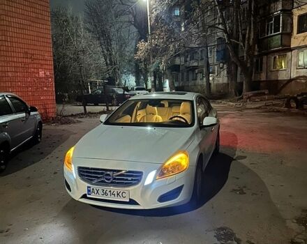 Белый Вольво С60, объемом двигателя 2.52 л и пробегом 225 тыс. км за 7800 $, фото 1 на Automoto.ua