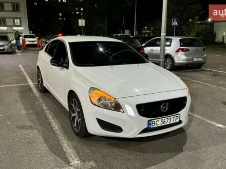 Белый Вольво С60, объемом двигателя 2 л и пробегом 351 тыс. км за 8500 $, фото 1 на Automoto.ua