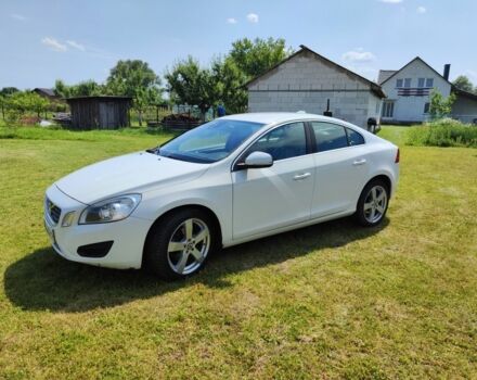 Белый Вольво С60, объемом двигателя 1.6 л и пробегом 307 тыс. км за 8500 $, фото 1 на Automoto.ua