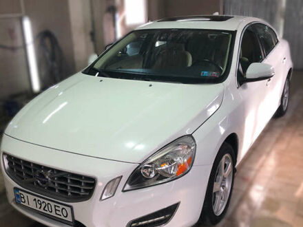 Белый Вольво С60, объемом двигателя 2.52 л и пробегом 180 тыс. км за 11000 $, фото 1 на Automoto.ua