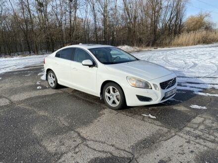 Білий Вольво С60, об'ємом двигуна 2.5 л та пробігом 234 тис. км за 10300 $, фото 1 на Automoto.ua