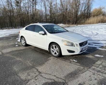 Белый Вольво С60, объемом двигателя 2.5 л и пробегом 234 тыс. км за 10300 $, фото 1 на Automoto.ua